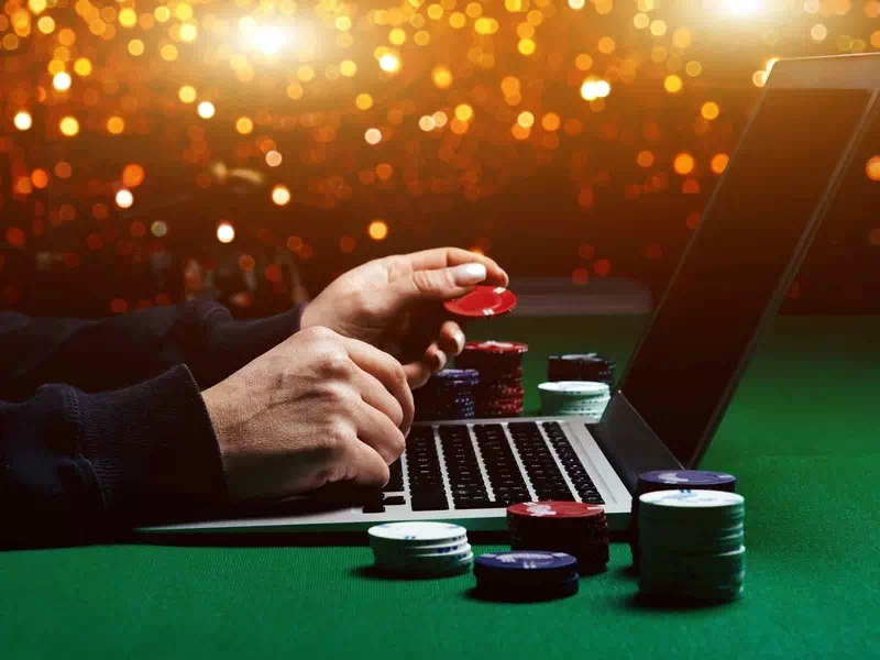 Spēlē live-dealer spēles un bauda īstu kazino pieredzi